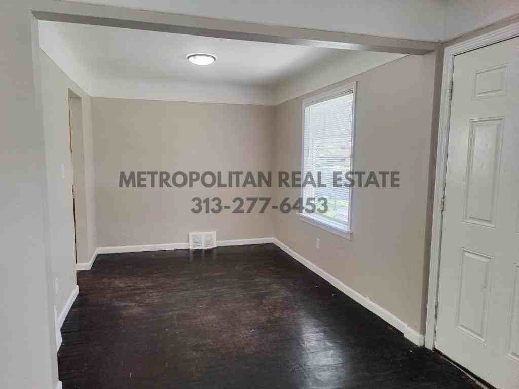 26721 Carlysle St - Photo 5 of 16