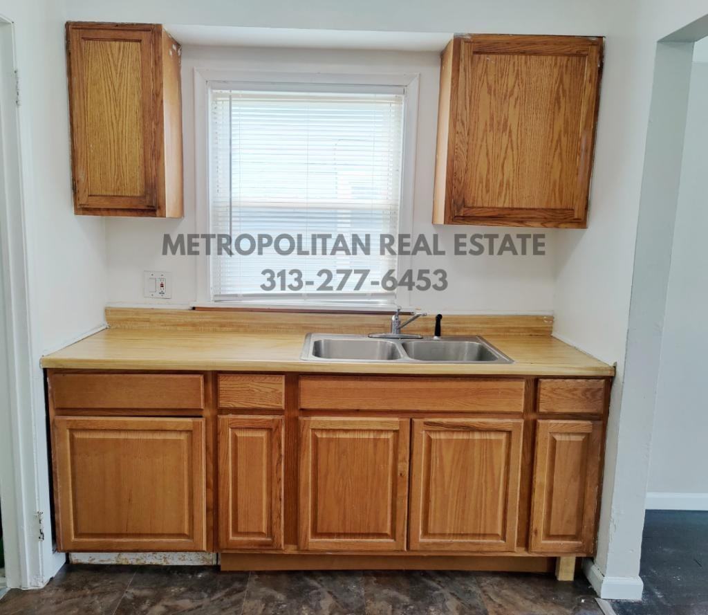 26721 Carlysle St - Photo 6 of 16