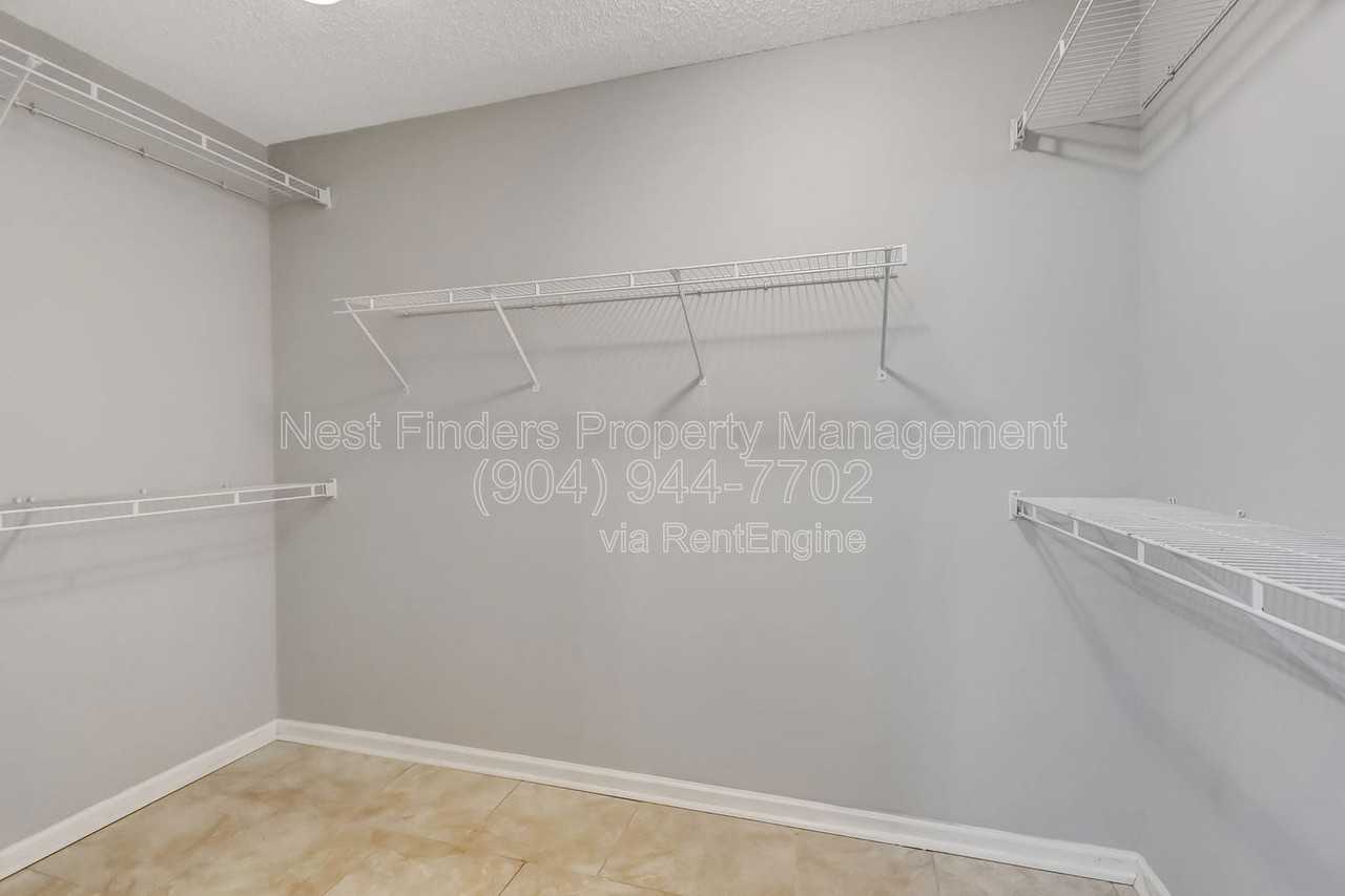 4613 W Catbrier Ct - Photo 5 of 46