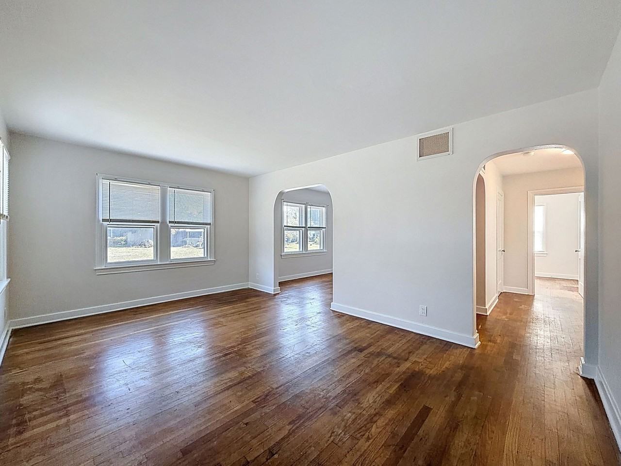 3800 Dartmouth Ave N - Photo 3 of 32