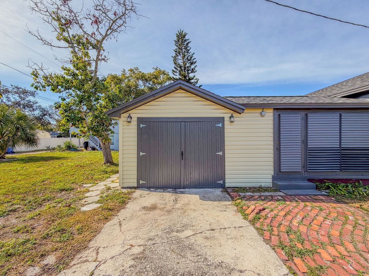 3800 Dartmouth Ave N - Photo 6 of 32