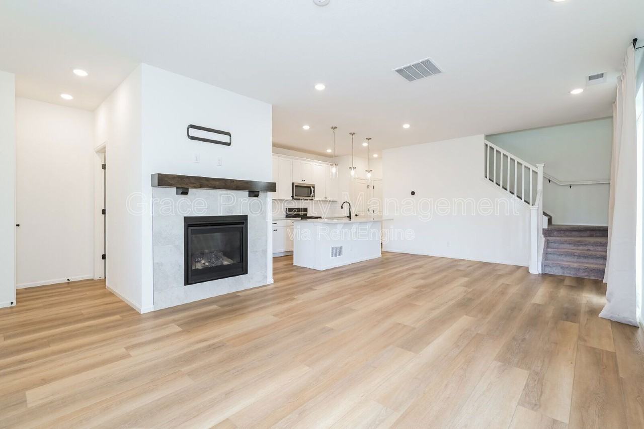 1131 Anker Dr - Photo 3 of 17