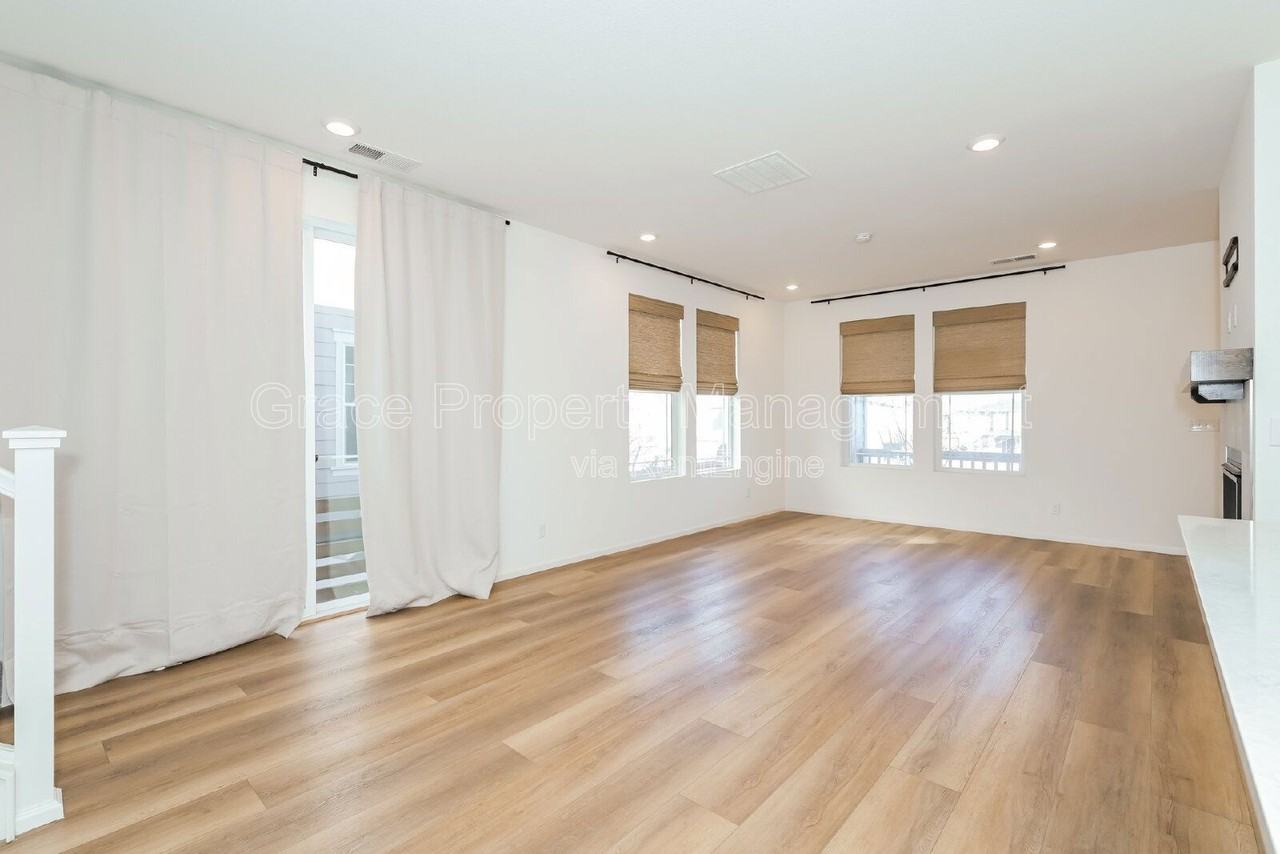 1131 Anker Dr - Photo 4 of 17