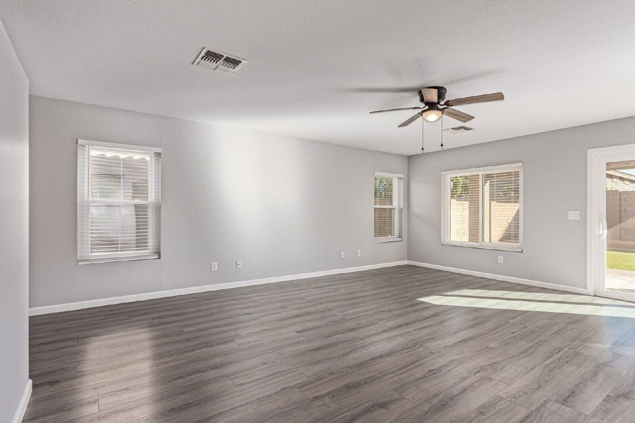 22455 W Woodlands Ave - Photo 6 of 41