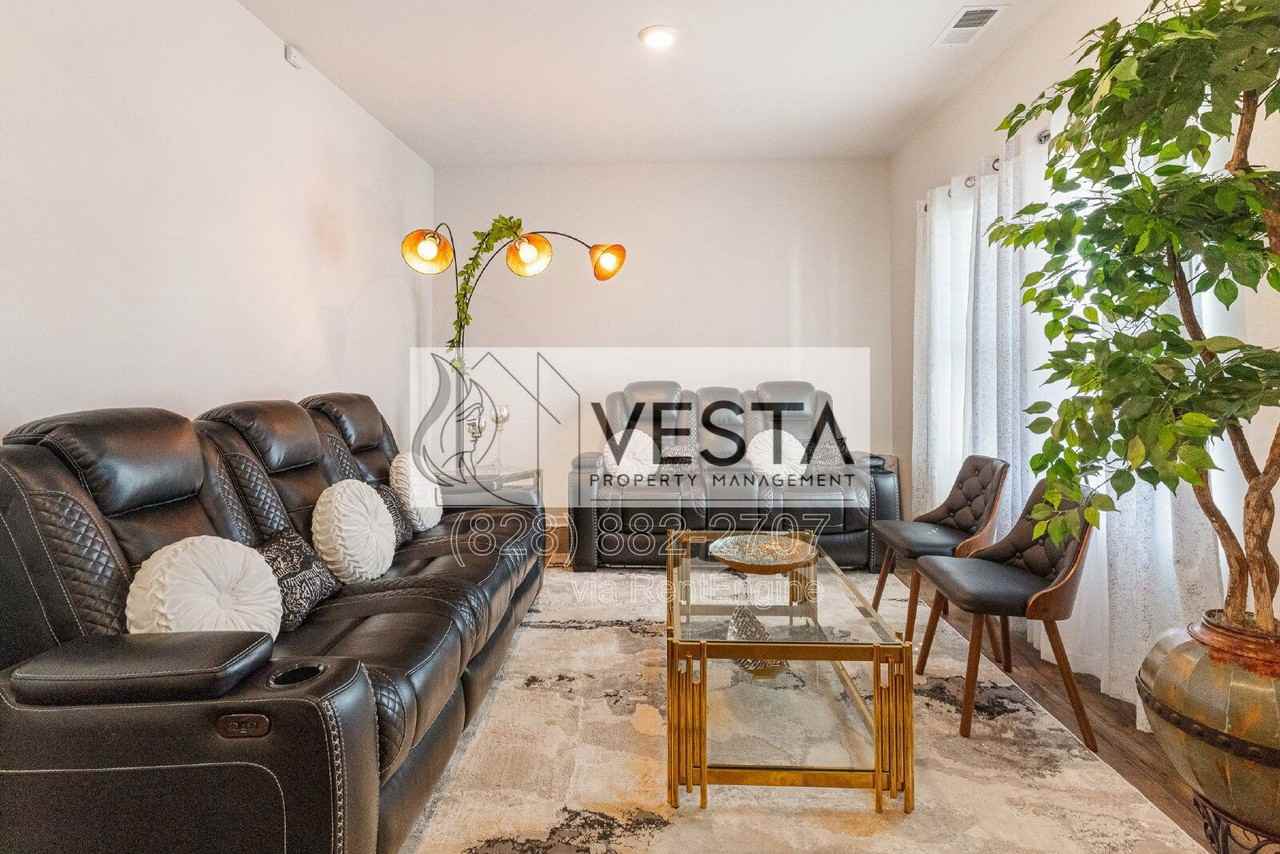 240 Ridgeview Ln - Photo 3 of 44