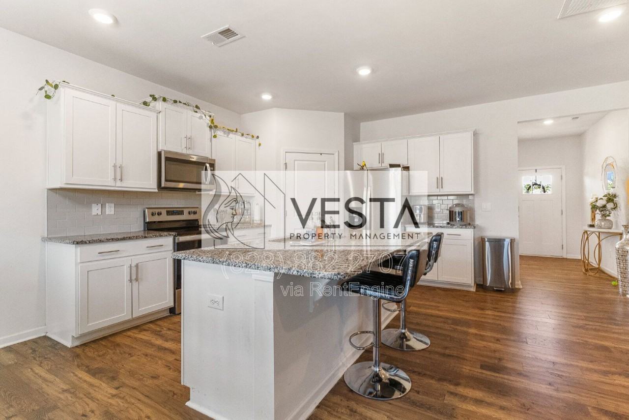 240 Ridgeview Ln - Photo 4 of 44