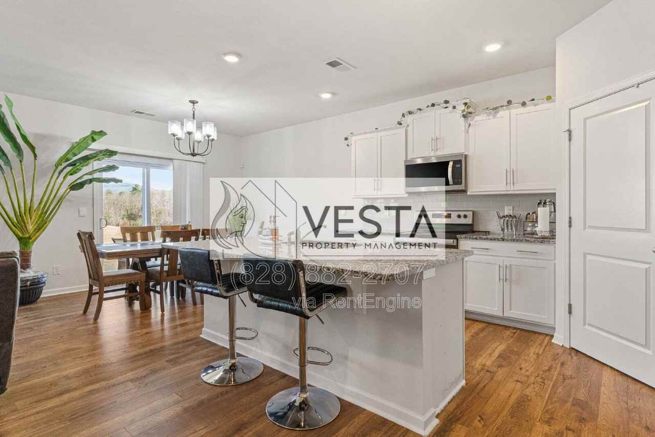 240 Ridgeview Ln - Photo 5 of 44