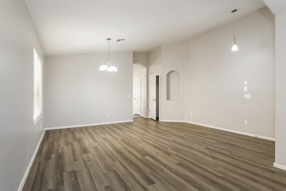 21103 N Danielle Ave - Photo 4 of 16