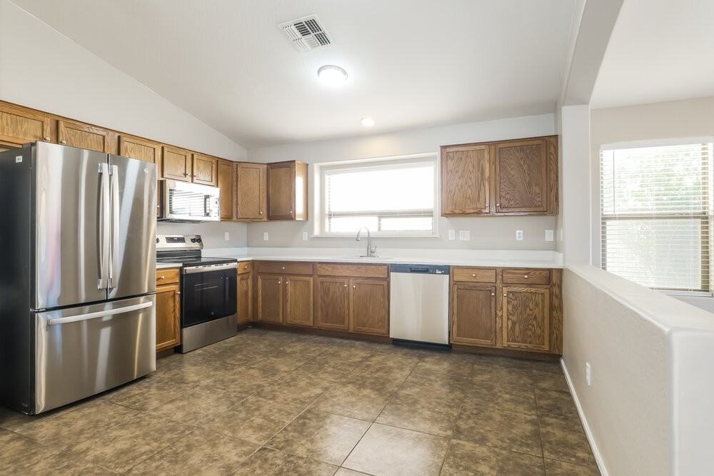 21103 N Danielle Ave - Photo 7 of 16