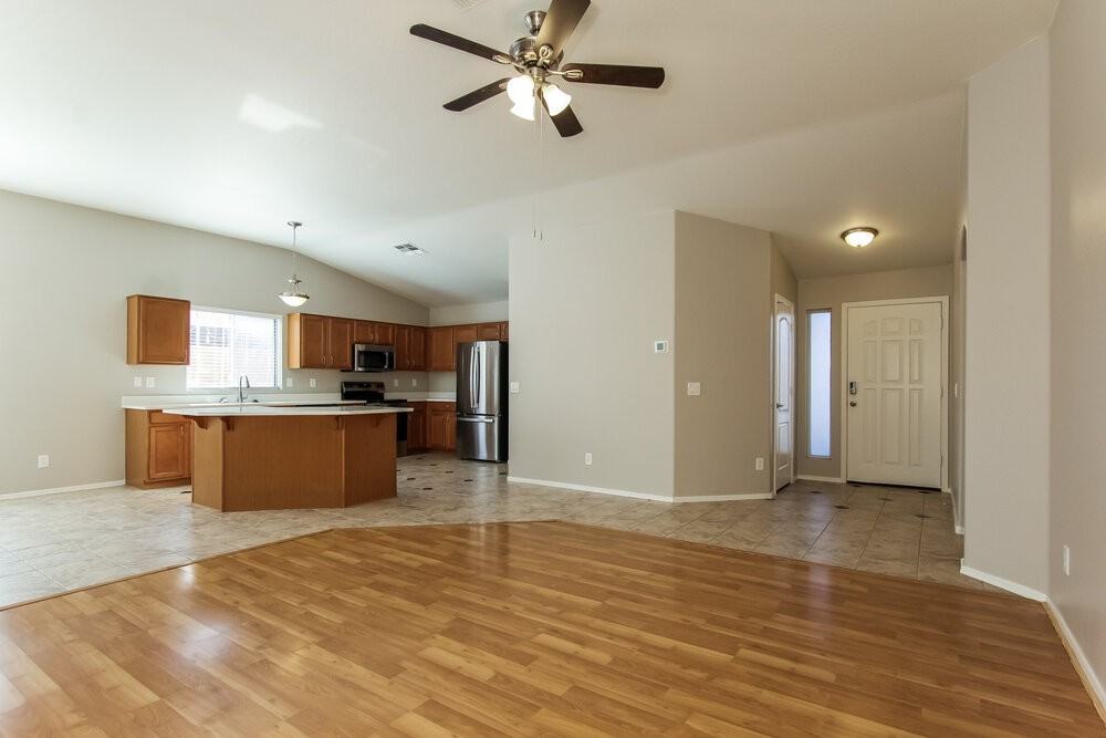 2125 E Danbury Rd - Photo 4 of 16