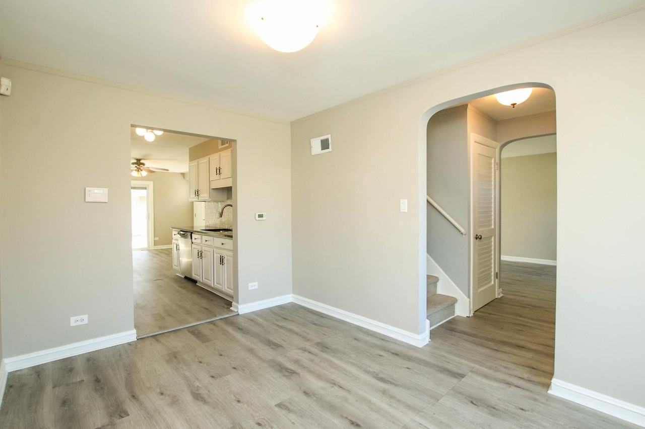 5815 N Canfield Ave - Photo 3 of 28