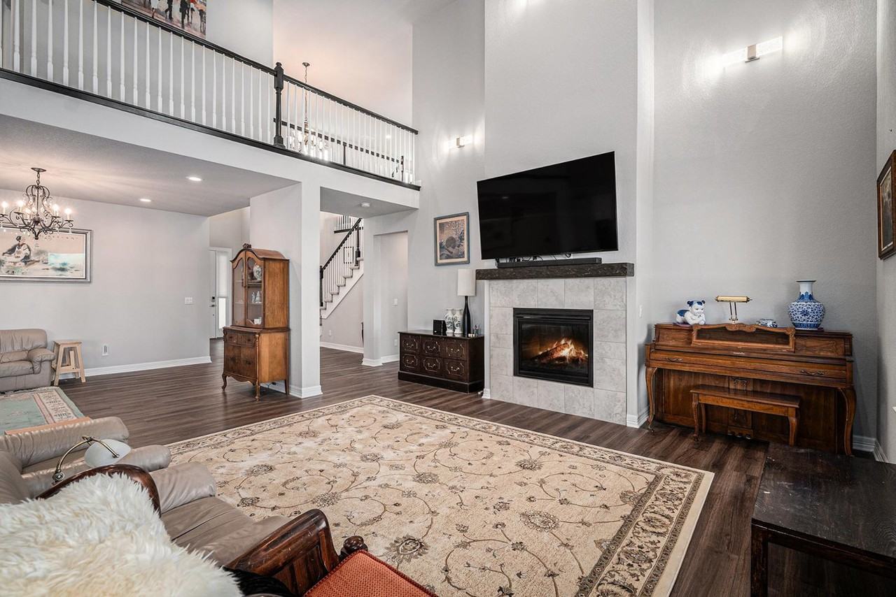 255 Rogers Ct - Photo 2 of 31