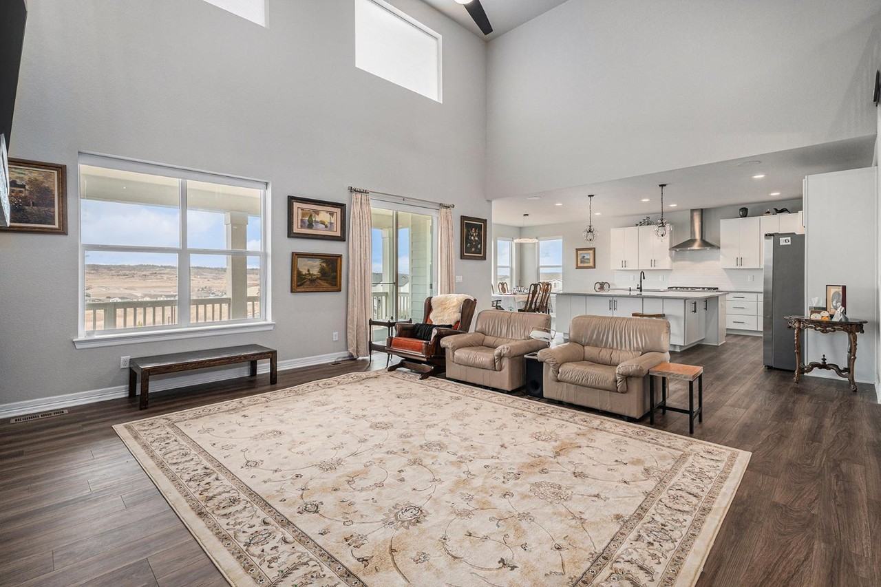 255 Rogers Ct - Photo 3 of 31