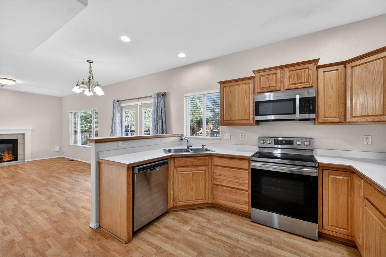 5668 Stable Ct - Photo 4 of 36