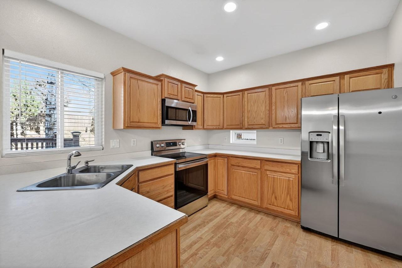 5668 Stable Ct - Photo 5 of 36