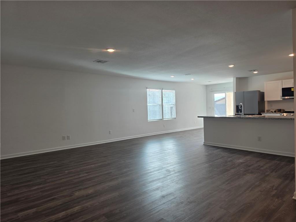 2560 View Way - Photo 3 of 16