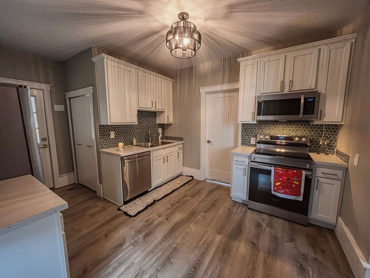 207 S El Paso St - Photo 2 of 14