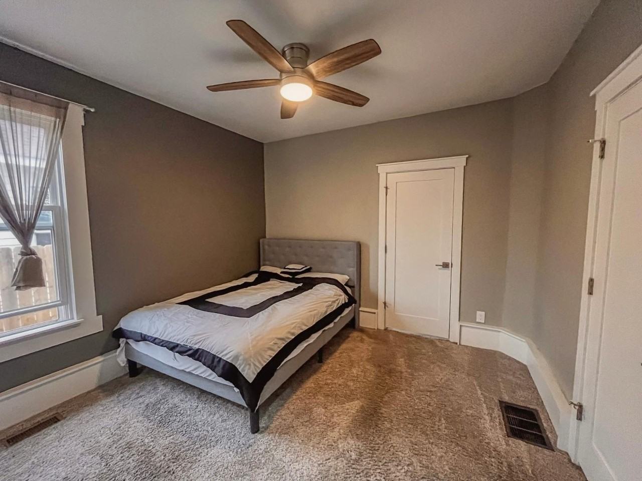 207 S El Paso St - Photo 4 of 14