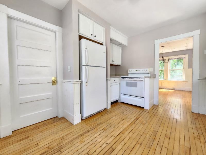 387 College Ave - Photo 3 of 20