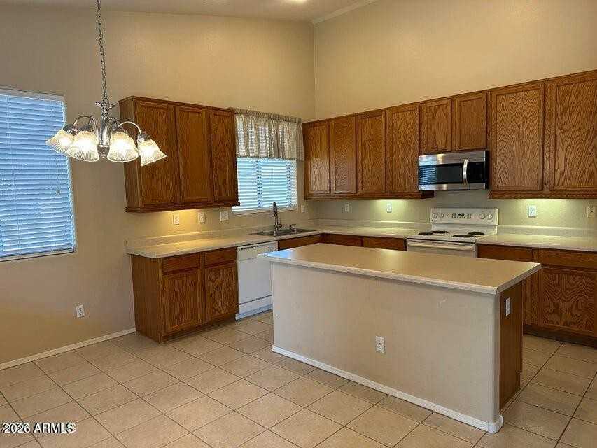 14064 W Poinsettia Dr - Photo 6 of 17