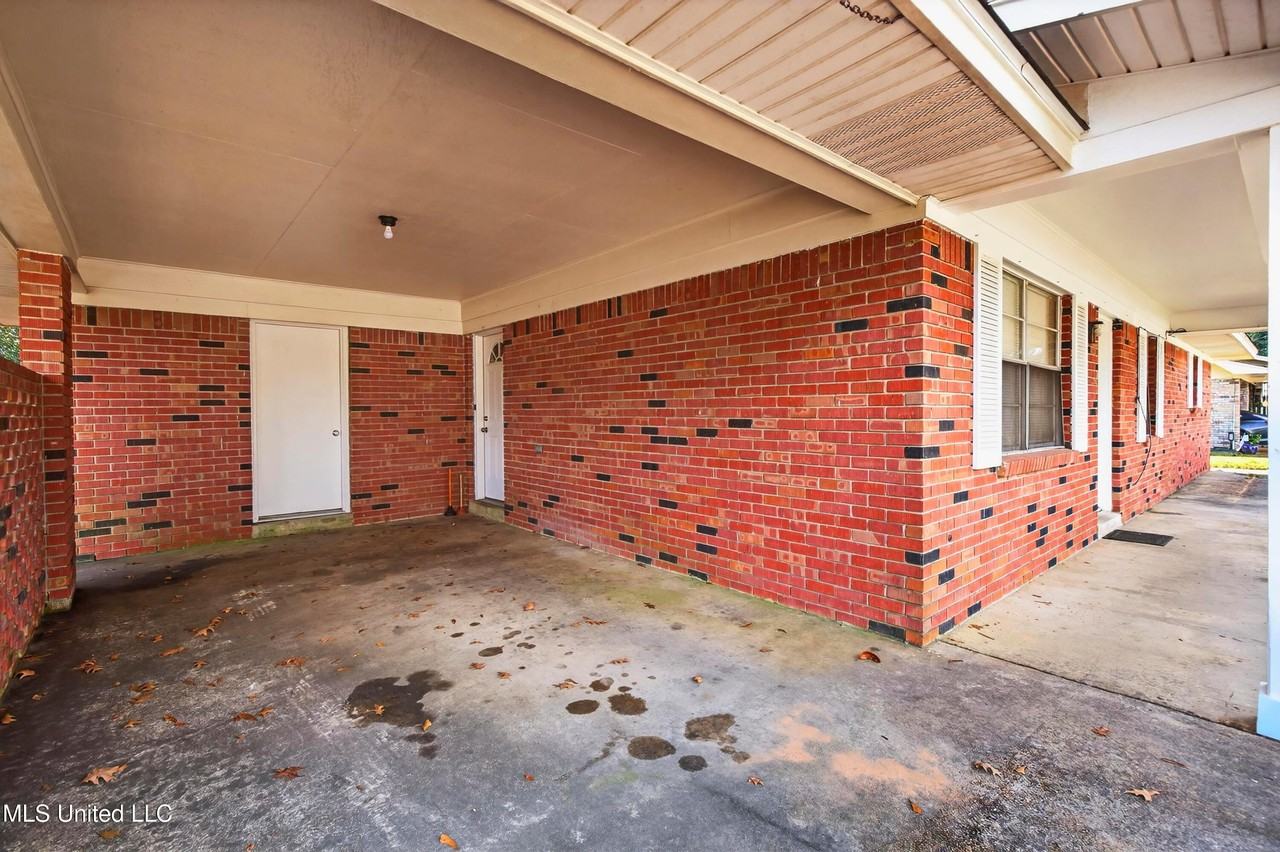 307 Darby St - Photo 4 of 29