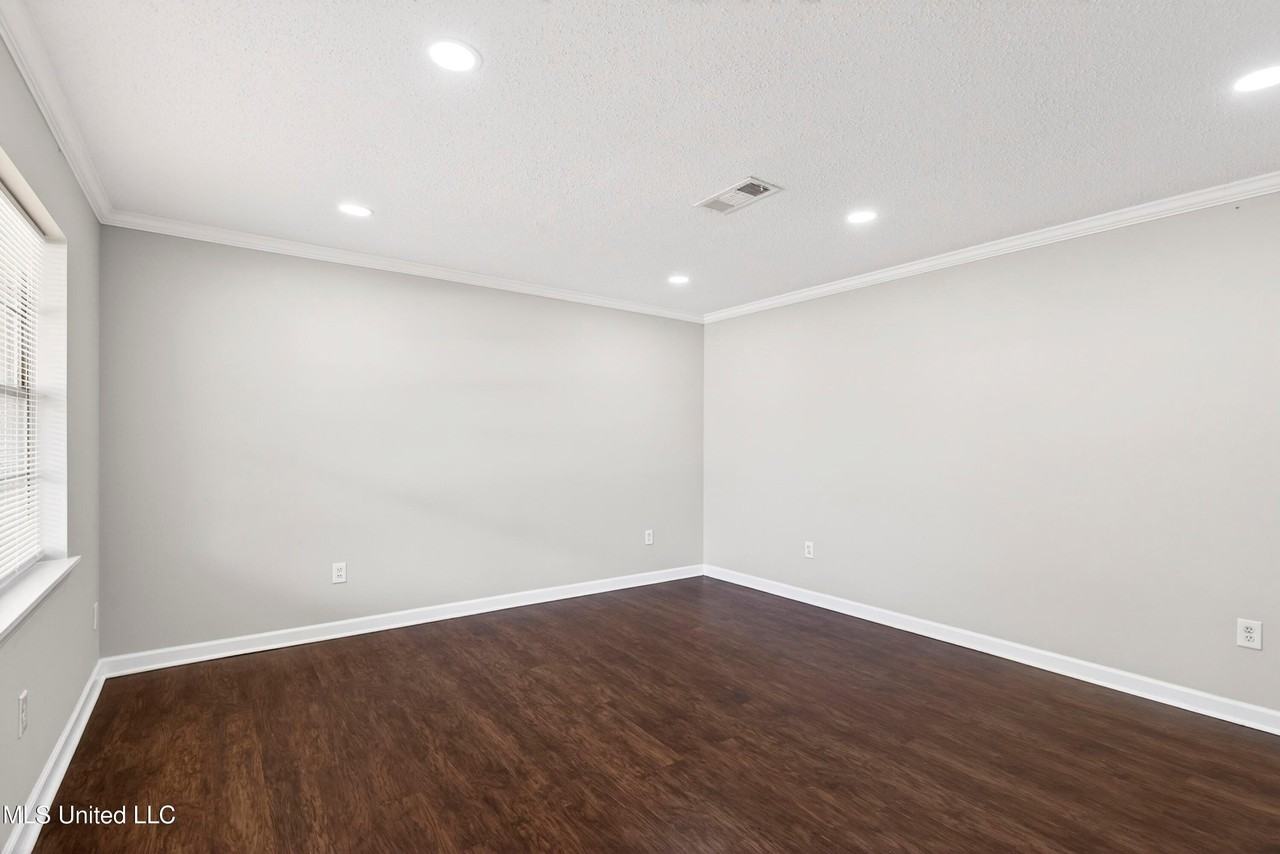 307 Darby St - Photo 5 of 29