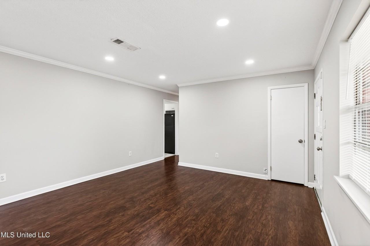 307 Darby St - Photo 6 of 29