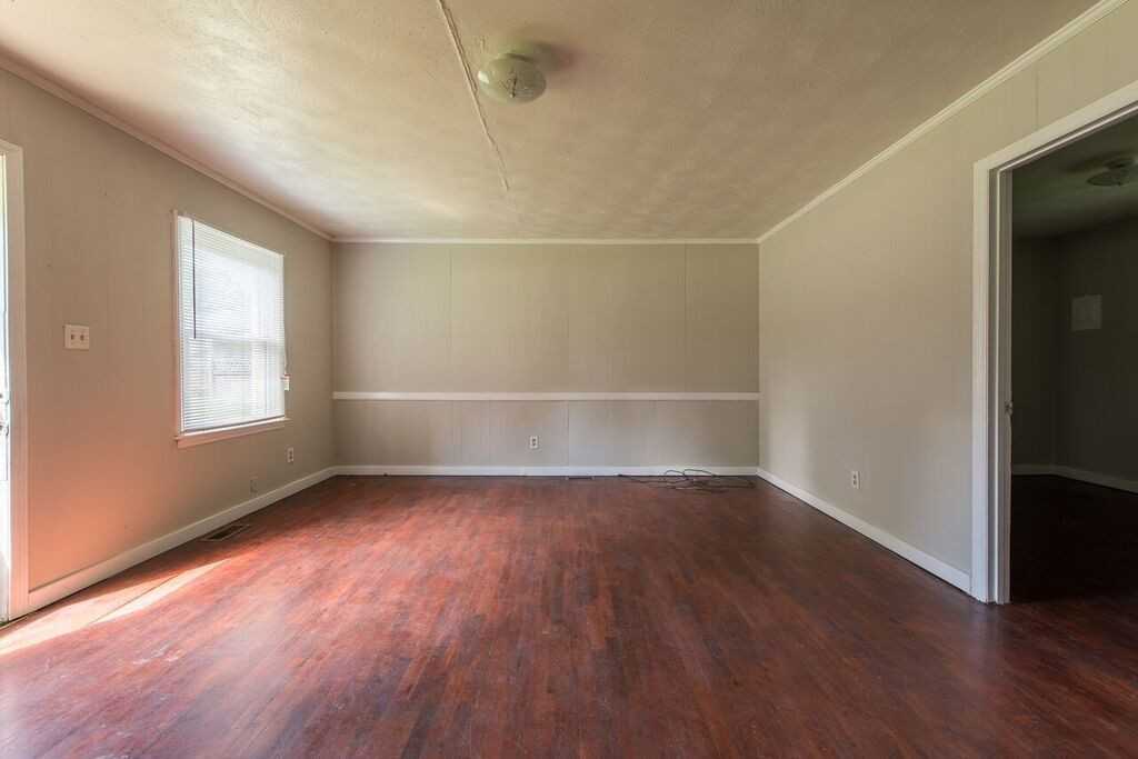 317 Jennings St - Photo 4 of 8