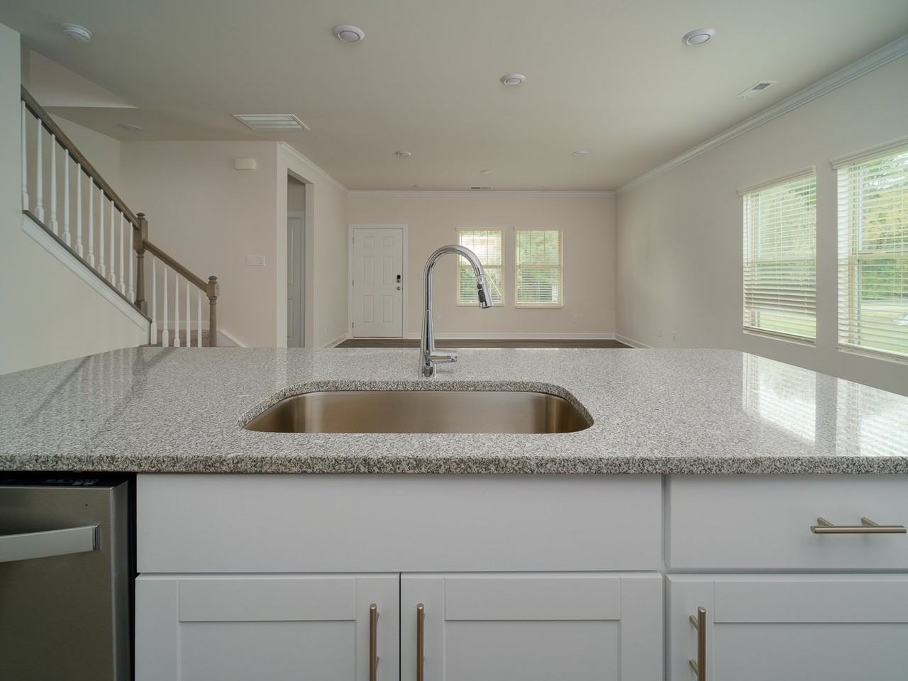 414 Nixon Rd - Photo 6 of 39