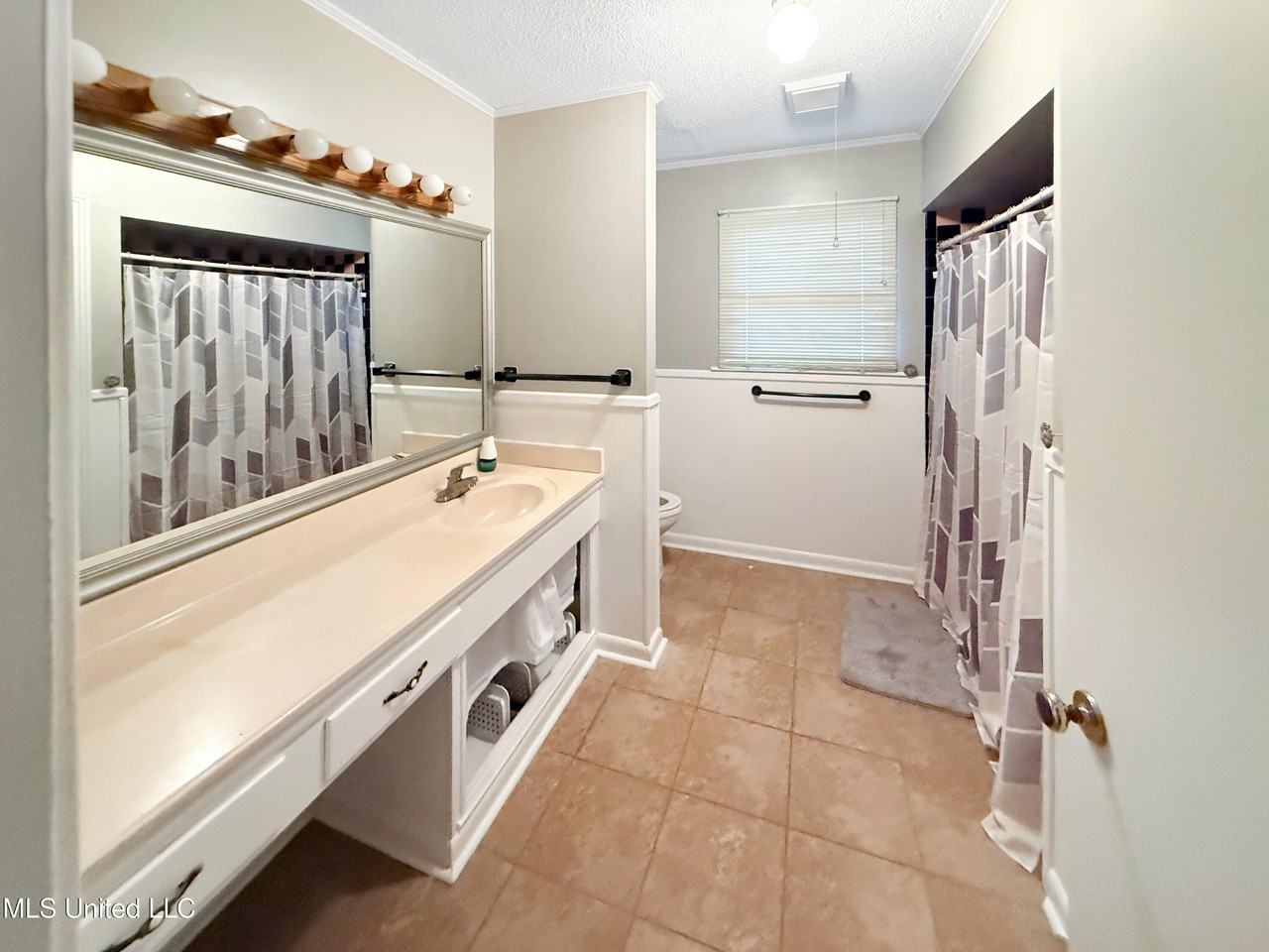 311 Holcomb Blvd - Photo 4 of 7