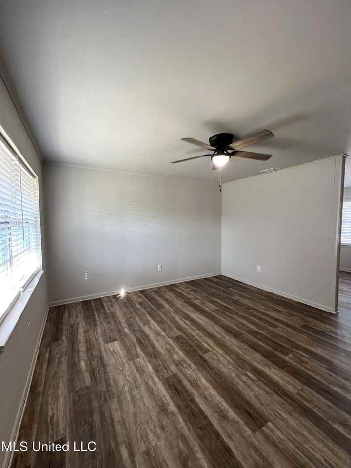 118 Clarence Dr - Photo 2 of 14