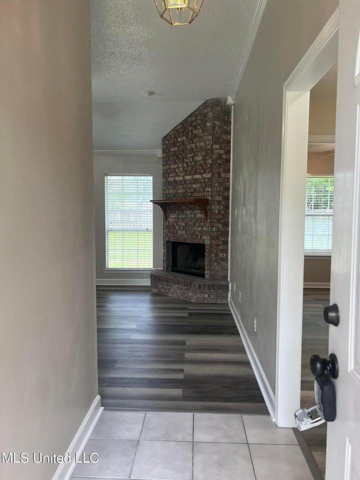 1421 Spruce St - Photo 3 of 21