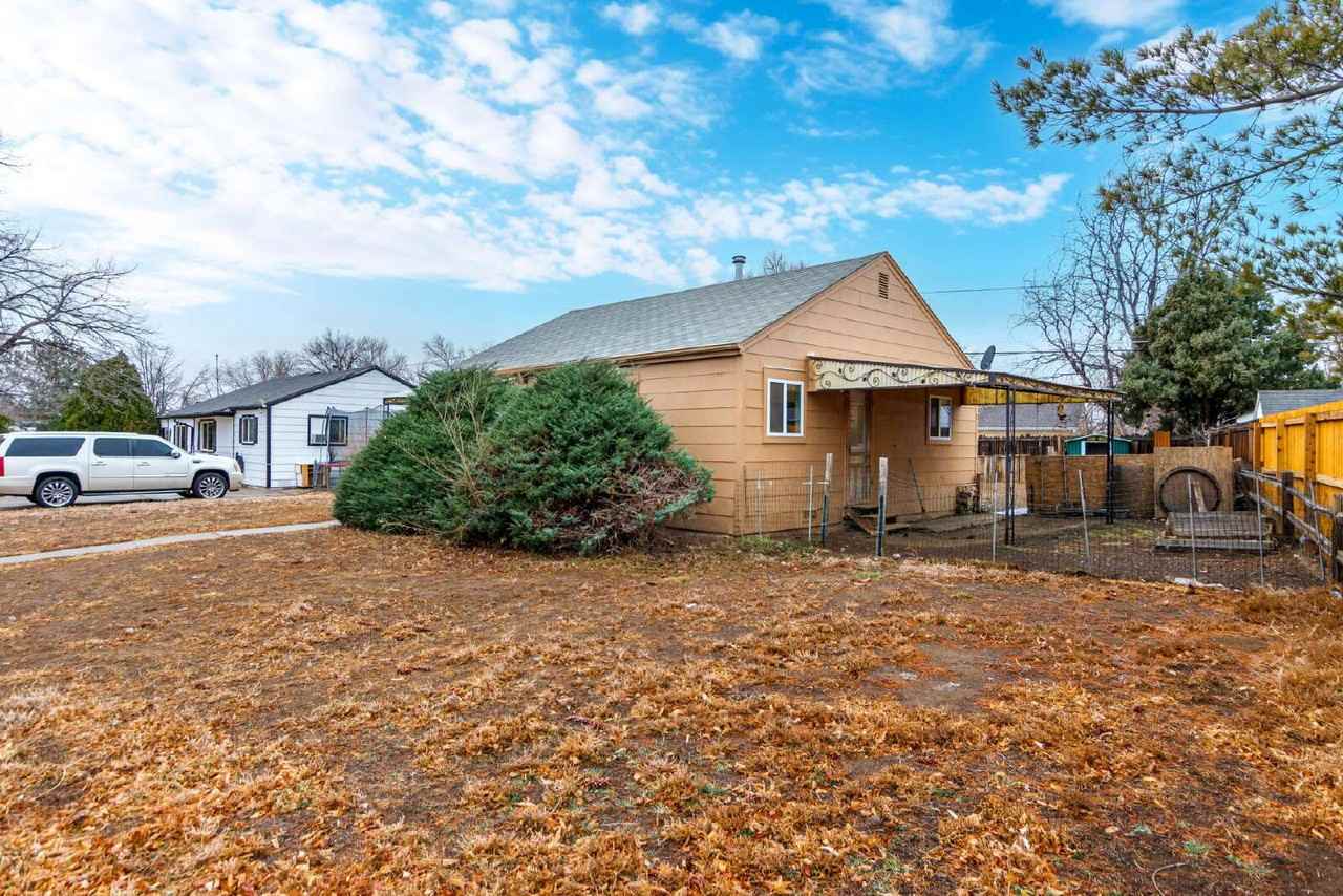 981 Lansing St - Photo 2 of 28