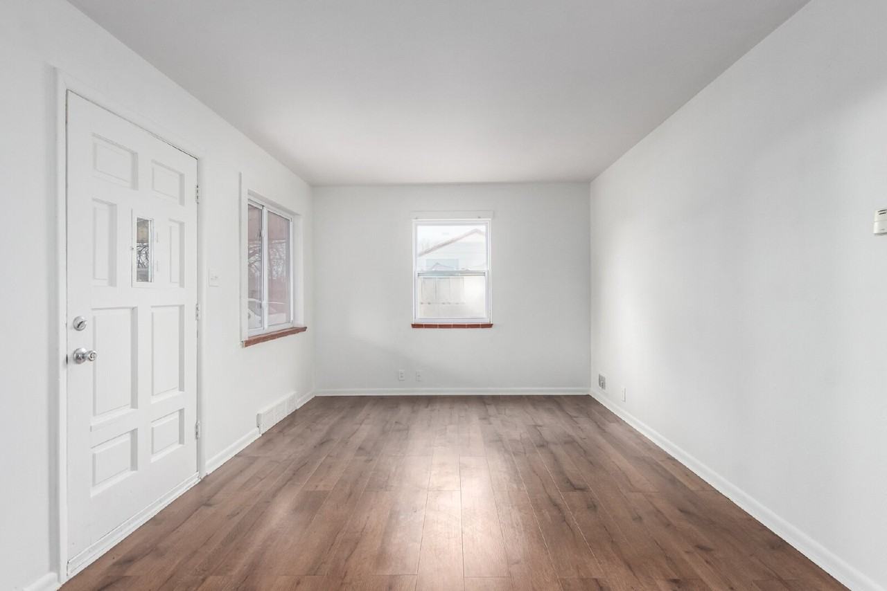 981 Lansing St - Photo 6 of 28