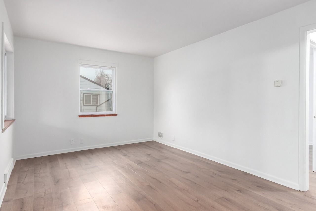 981 Lansing St - Photo 7 of 28