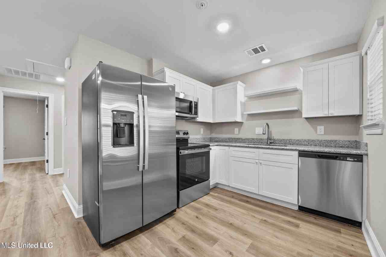 1527 2nd St - Photo 7 of 11