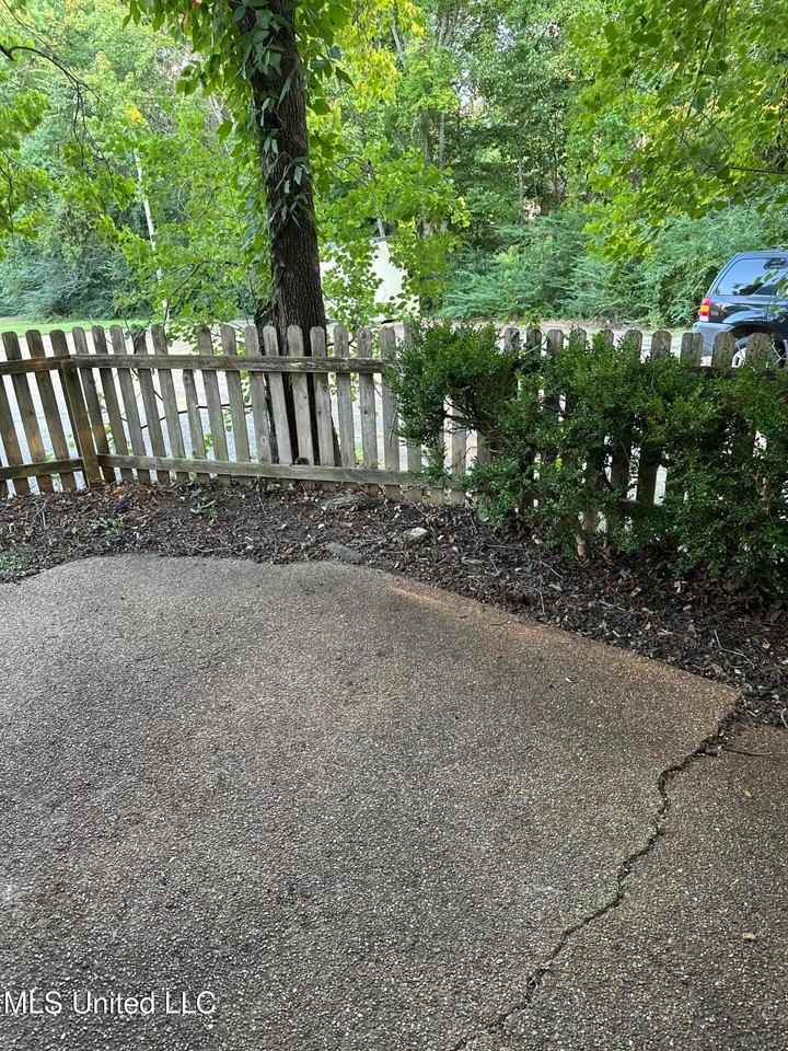 1117 Woodfield Dr - Photo 3 of 22