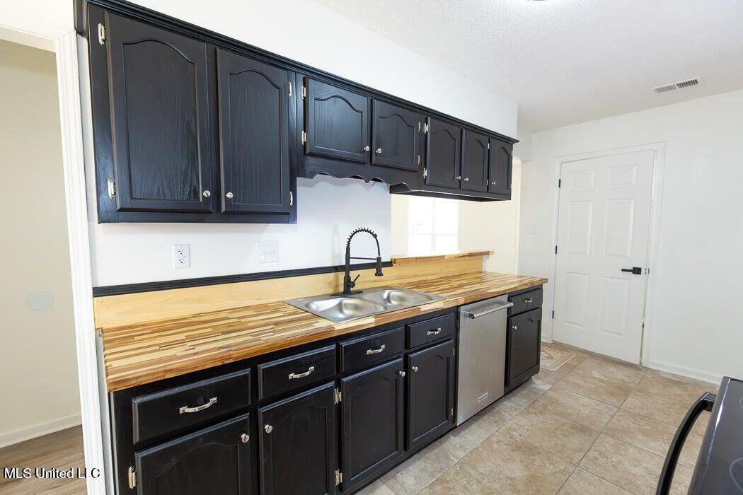 10335 Yates Dr - Photo 3 of 16