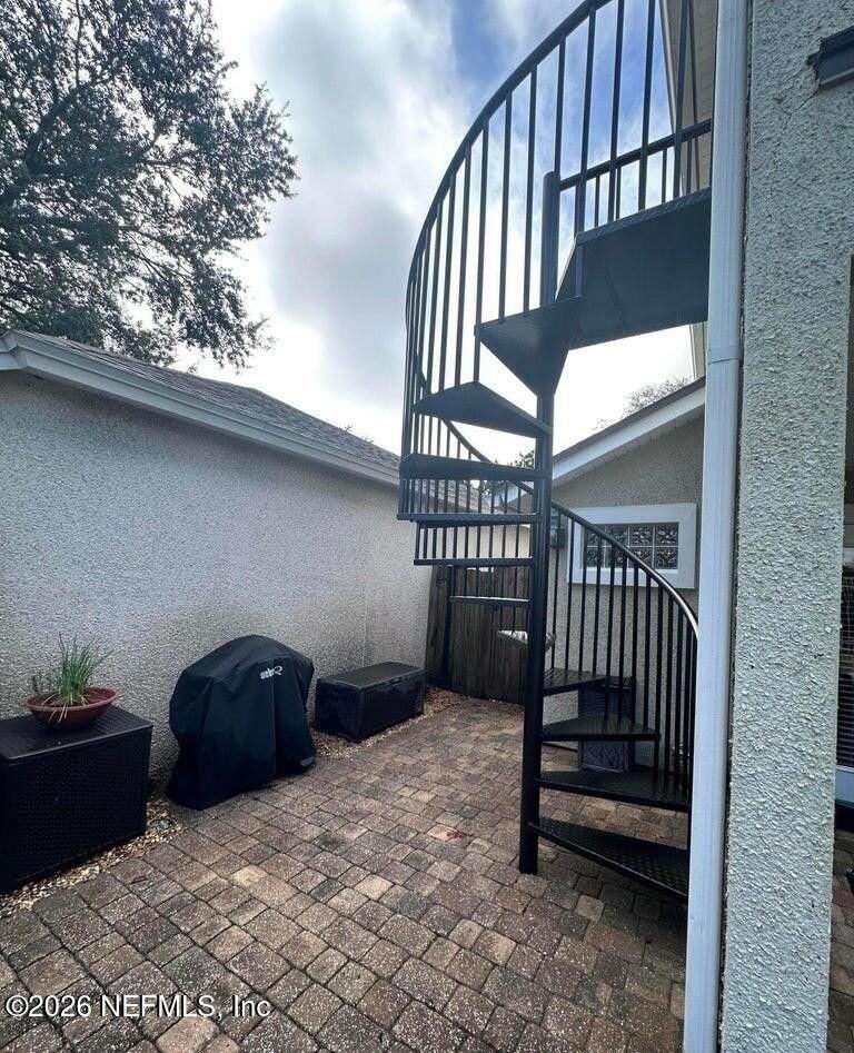 1641 Linkside Dr N - Photo 3 of 14