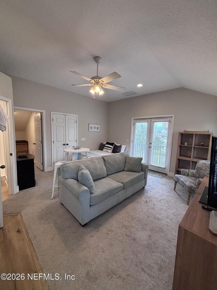 1641 Linkside Dr N - Photo 5 of 14