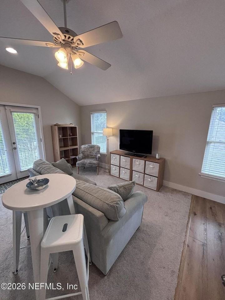 1641 Linkside Dr N - Photo 7 of 14