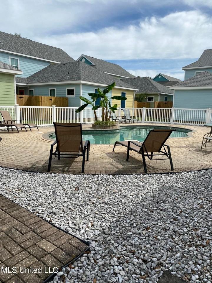 216 Carre Ct - Photo 3 of 16