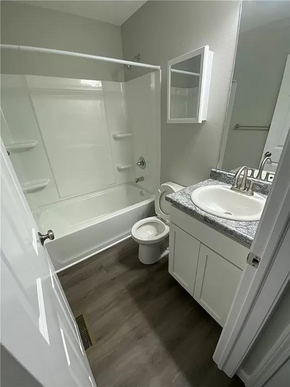 9th St Se #507 - Photo 3 of 5