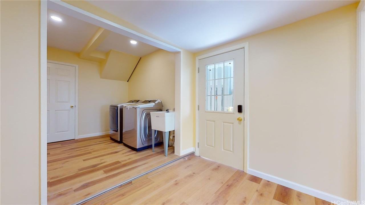 1242 Mamalu St - Photo 4 of 25