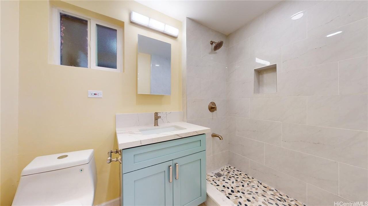 1242 Mamalu St - Photo 6 of 25