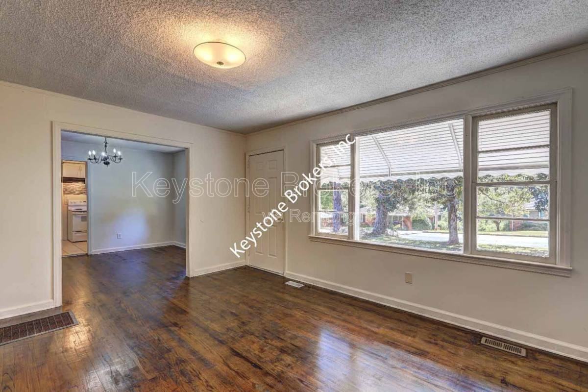 2128 Knightsbridge Rd - Photo 3 of 9