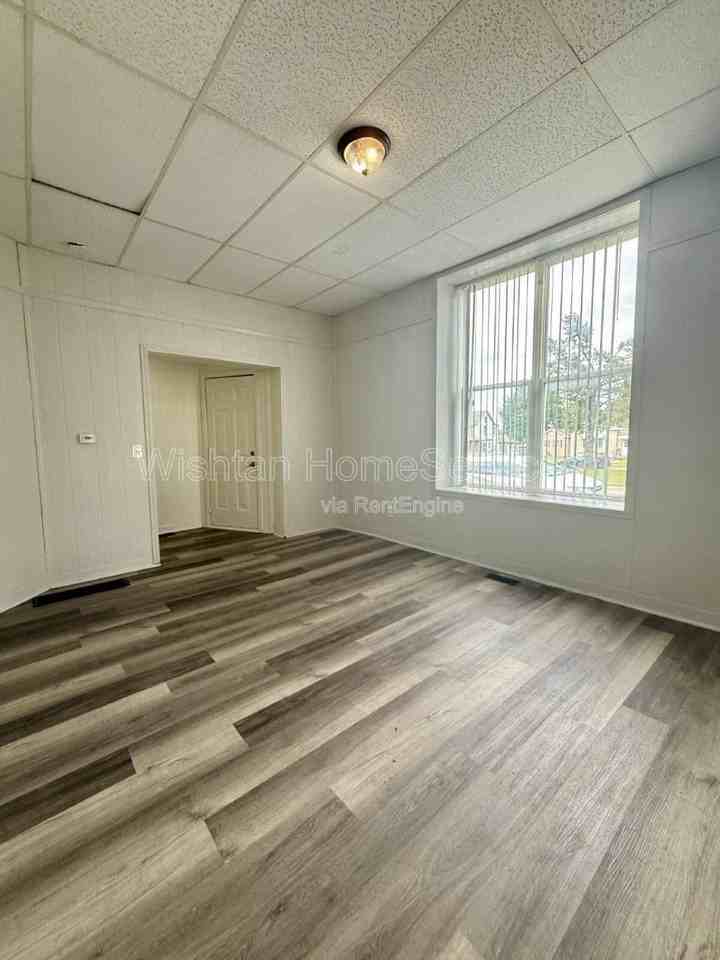 636 Payson Ave - Photo 2 of 10