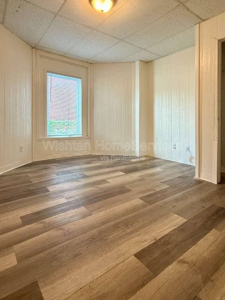 636 Payson Ave - Photo 3 of 10