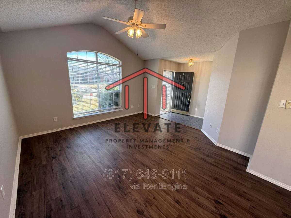 8175 Waterside Trl - Photo 3 of 10