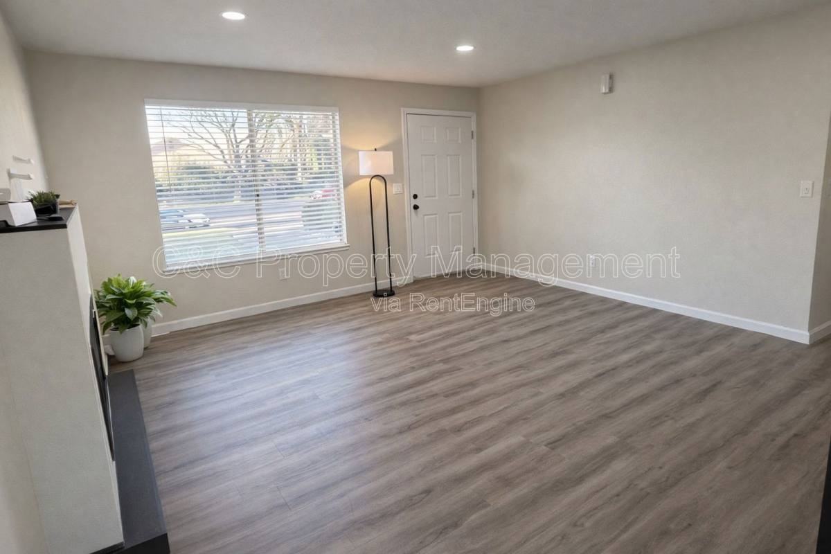 600 Loreli Ln - Photo 3 of 10